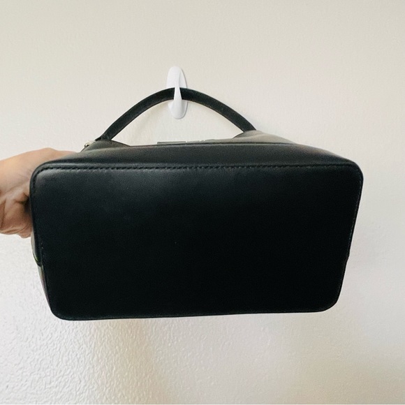 NWT Kate Spade Reegan Bucket Bag Smooth Leather - Black/Gold $459 Retail - Picture 4 of 12